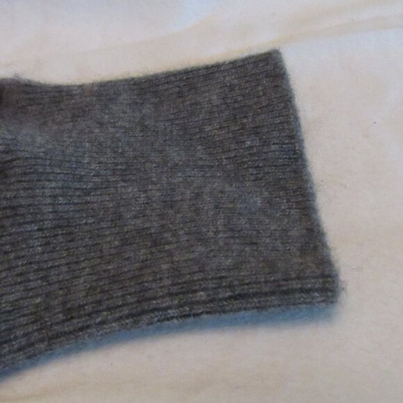 Jeremy Argyle NYC Gray 100% Cashmere Sweater V-Neck Size XL Excellent Condition - Picture 6 of 9
